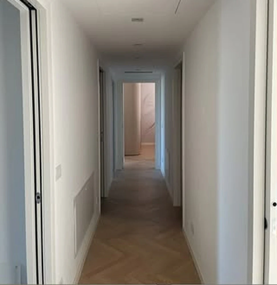 Illuminazione integrata in un corridoio
